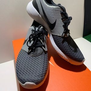 Nike Men’s Golf Shoe - Size 8 - Used